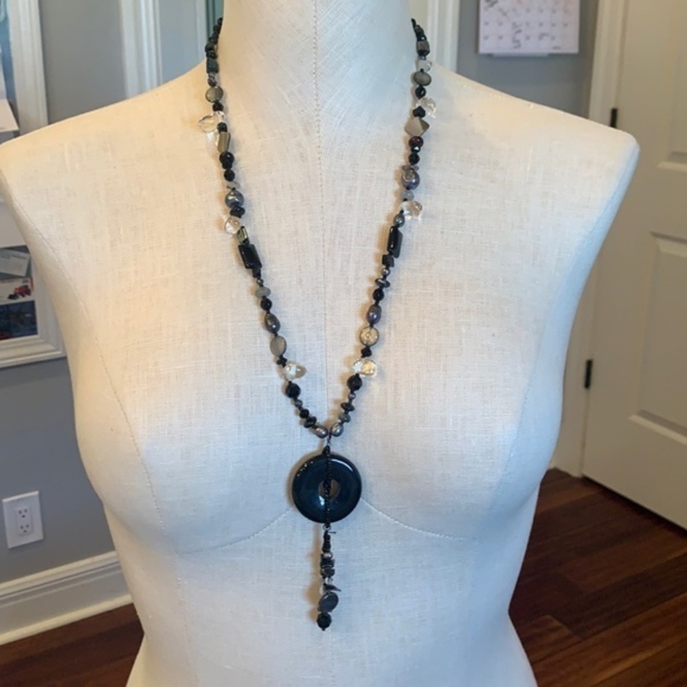 Lariat style natural stone pendant disc pearls
